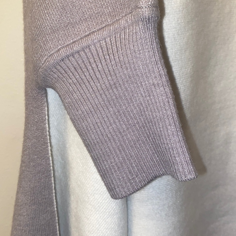 Mersea travel wrap reversible Gray/ white Fringe Scarf - Picture 4 of 11